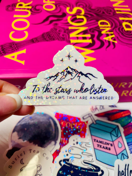 Pegatina de lectura "A las estrellas que escuchan y los sueños que reciben respuesta"